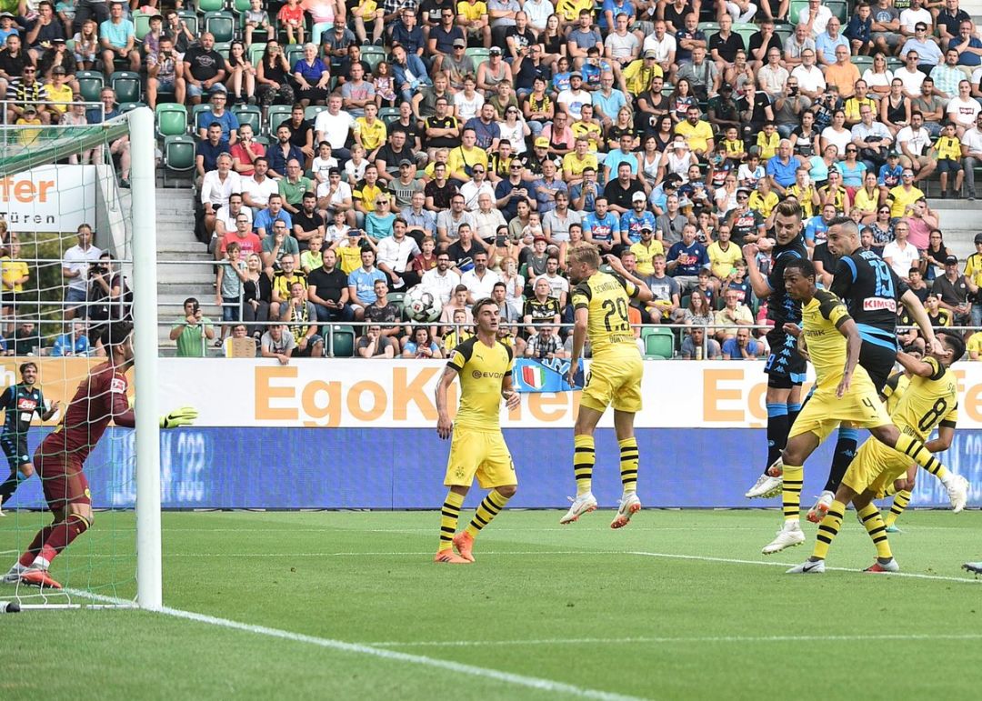 哥伦比亚逆转丹麦，库尔图瓦关键制胜