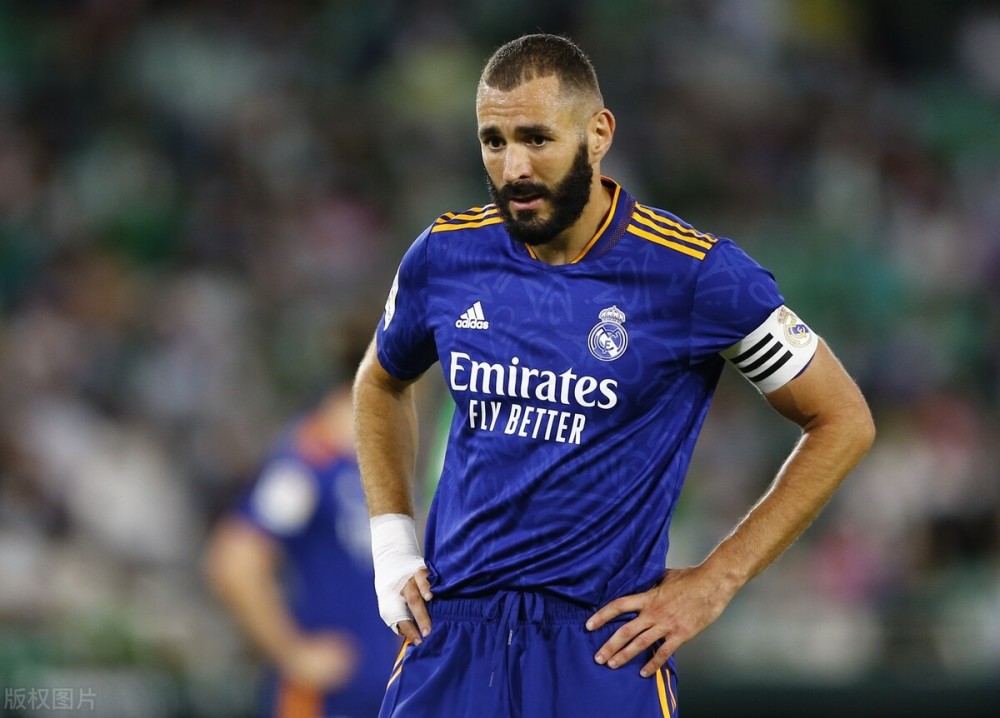 哥伦比亚逆转丹麦，库尔图瓦关键制胜