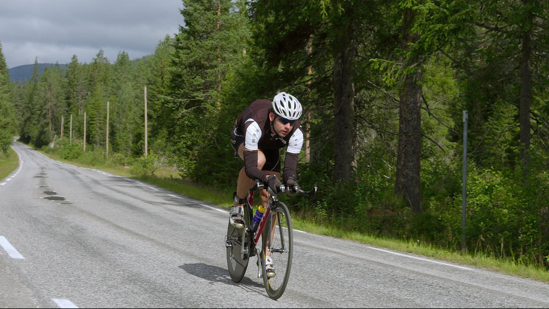 皮克压力下完成爆发,芬兰速胜伊拉克,当不可能成为日常